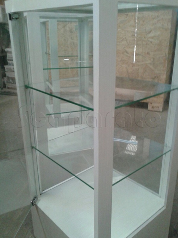 Vitrinas expositoras de cristal se construyen con diseño único.